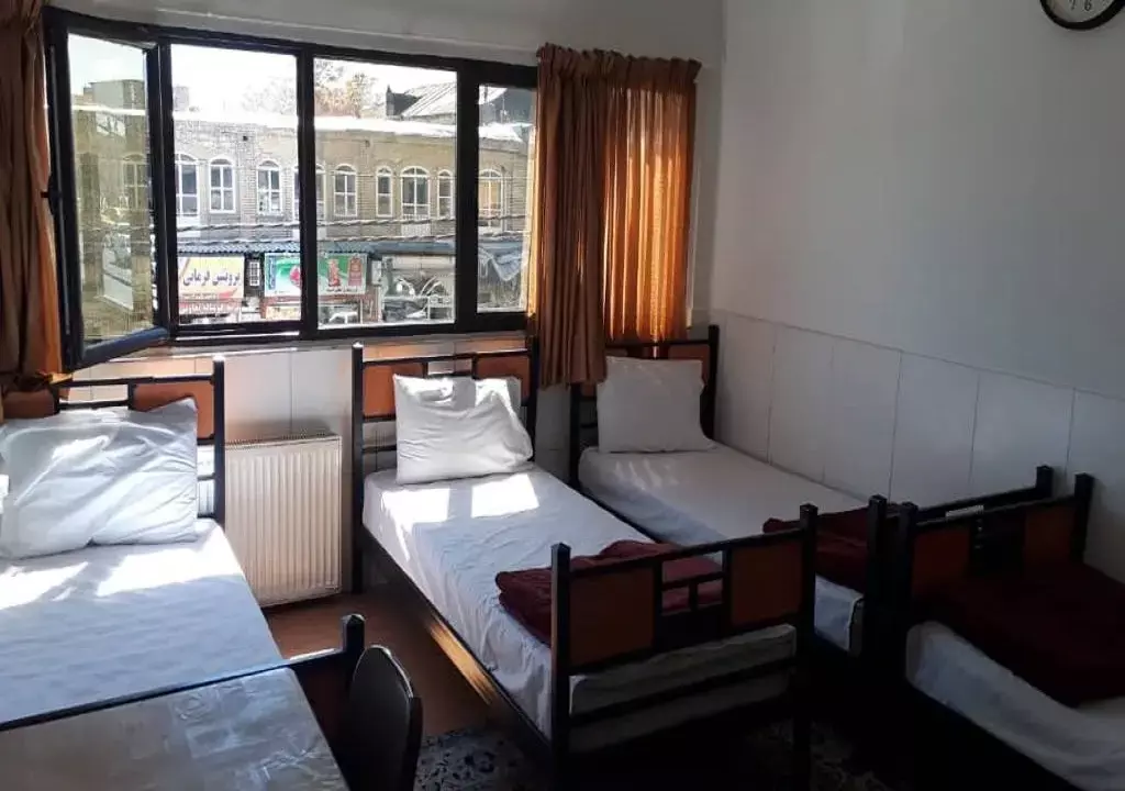 هتل مهمانپذیر اردیبهشت همدان